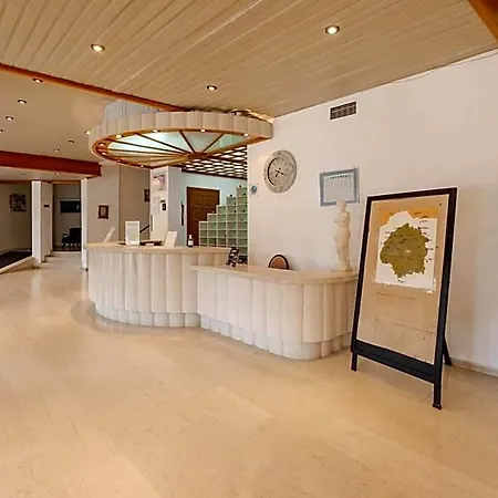 Artemis Hotel