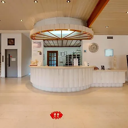 Artemis Hotel 3*